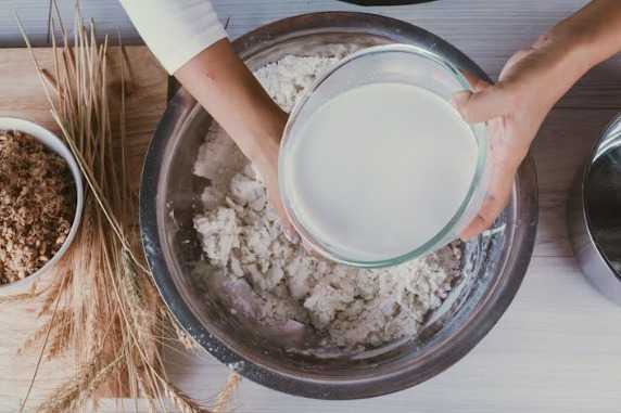 Jangan Buang Air Cucian Beras! Ini Manfaatnya untuk Wajah